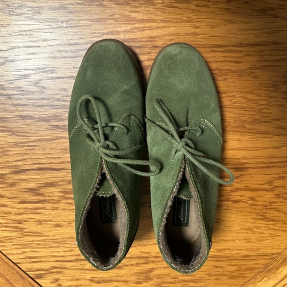 *EDDIE BAUER* Green Suede Booties Size 6 - Picture 2 of 9